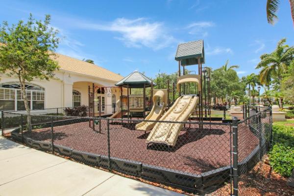 Fiore At The Gardens, 10308 Myrtlewood Cir W, Palm Beach Gardens, Florida 33418, image 2