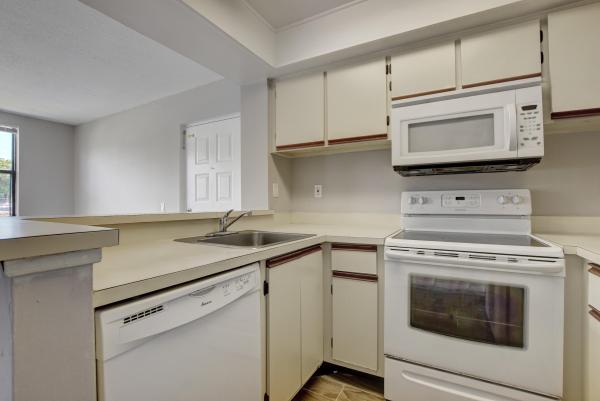 Bella Lago Vista At Clear Lake Club, 738 Executive Center Dr #15, West Palm Beach, Florida 33401, image 1