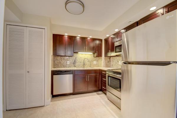 Lake House South, 875 E Camino Real, Boca Raton, Florida 33432, image 1