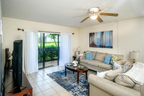 The Palm Club, 1106 Green Pine Blvd #B1, West Palm Beach, Florida 33409, image 1