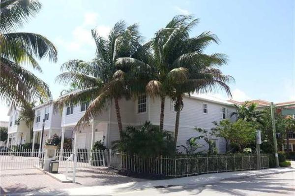 Pineapple Village North, 602 S Federal Hwy #1, Lake Worth Beach, Florida 33460, image 1