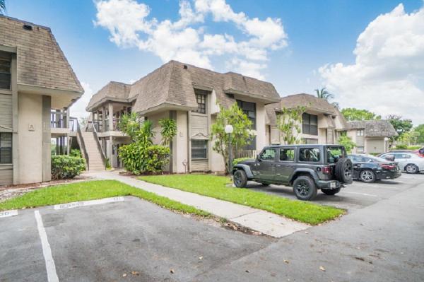 Grenadier Lakes At Welleby, 3521 NW 94th Ave #1B, Sunrise, Florida 33351, image 1