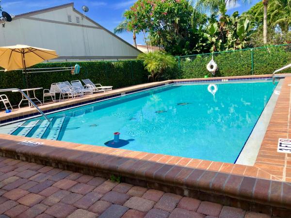 Sturbridge Village, 11979 Sturbridge Ln, Wellington, Florida 33414, image 2