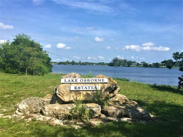 Lake Osborne Estates, 1319 Lake Geneva Dr, Lake Worth, Florida 33461, image 2