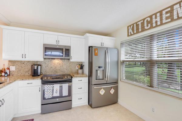 Stamford At Royal Palm Beach, 41 Essex Ct #B, Royal Palm Beach, Florida 33411, image 2