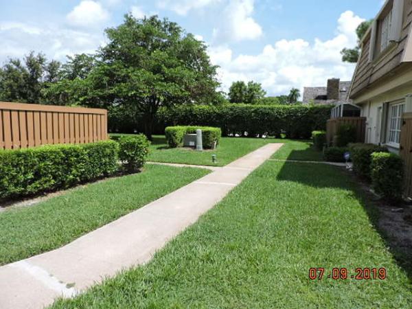 Winchester Courts, 11697 Ficus St #A, Palm Beach Gardens, Florida 33410, image 1