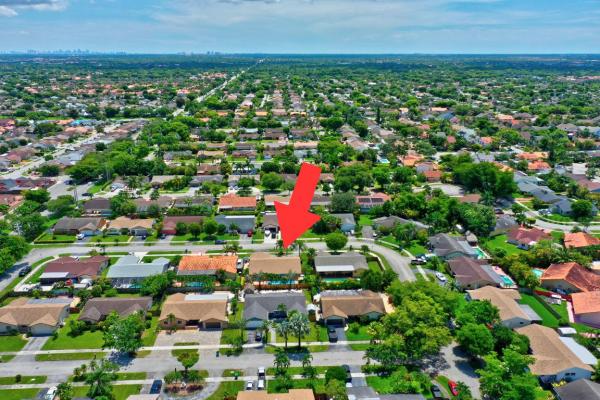 Woodfield, 10502 SW 144th Ct, The Hammocks, Florida 33186, image 2