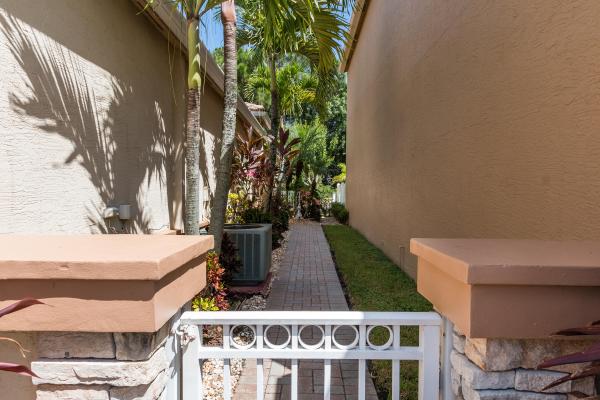 Thoroughbred Lake Estates, 10045 Jockey Rd, Lake Worth, Florida 33449, image 2