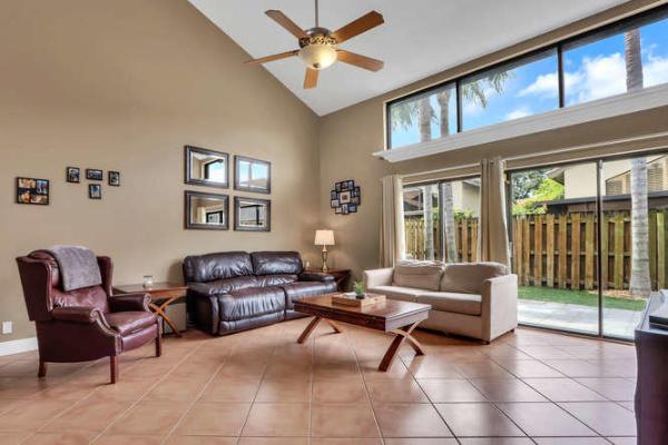 Cinnamon, 5028 Cayenne Ln, Palm Beach Gardens, Florida 33418, image 3