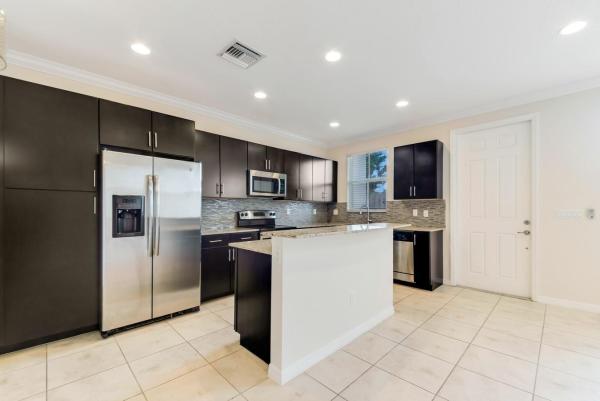 702 2nd Ave #B, Florida 33460, image 1