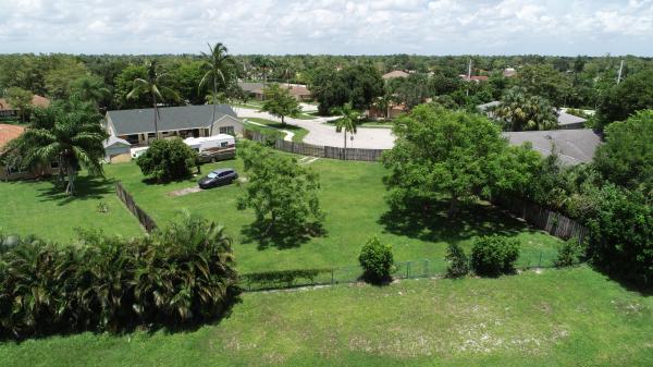 Sugar Pond Manor, 1949 Wisteria St, Wellington, Florida 33414, image 2