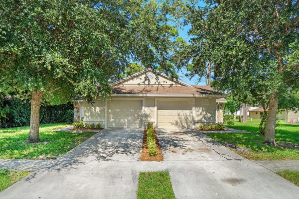 Sugar Pond Manor, 1200 Hyacinth Pl, Wellington, Florida 33414, image 2