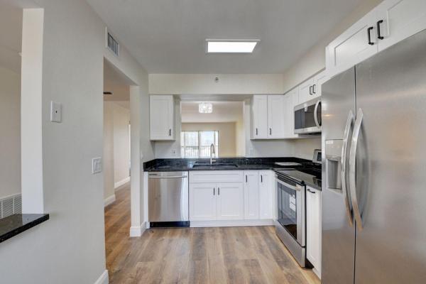 Huntington Lakes 2, 6866 Huntington Ln #303, Delray Beach, Florida 33446, image 1