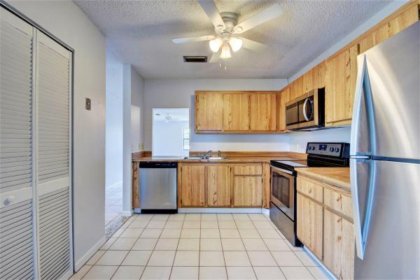 Indian Trail Villas, 85 Conaskonk Cir, Royal Palm Beach, Florida 33411, image 2