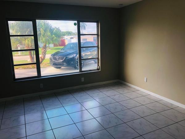 Englewood Manor, 2927 Scanlan Ave, Lake Worth, Florida 33461, image 2