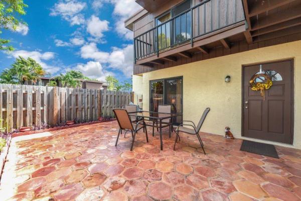 Kirkwood Townhomes, 2836 Kirk Rd, Lake Worth, Florida 33461, image 2