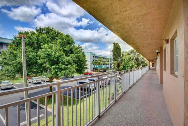 Lucerne Pointe, 4723 Lucerne Lakes Blvd E #624, Lake Worth, Florida 33467, image 1