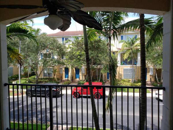 Parkside Square, 2855 S Oasis Dr, Boynton Beach, Florida 33426, image 1