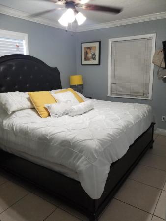 Englewood Manor, 3005 Vassallo Ave, Lake Worth, Florida 33461, image 1