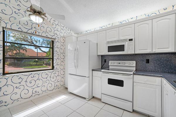 Huntington Pointe, 6139 Kings Gate Cir, Delray Beach, Florida 33484, image 2