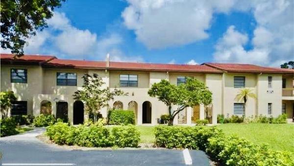 Fairways Of Boca Lago, 21217 Lago Cir, Boca Raton, Florida 33433, image 1