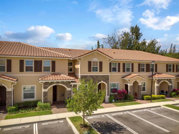 Charleston Commons, 5366 Ashley River Rd, West Palm Beach, Florida 33417, image 2