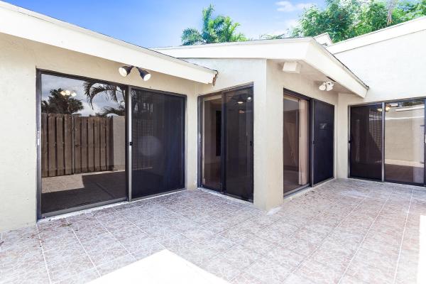 21 Meadows Dr, Boynton Beach, Florida 33436, image 2