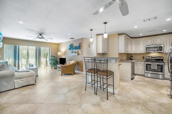 Inner Circle, 315 Venetian Dr #7, Delray Beach, Florida 33483, image 2
