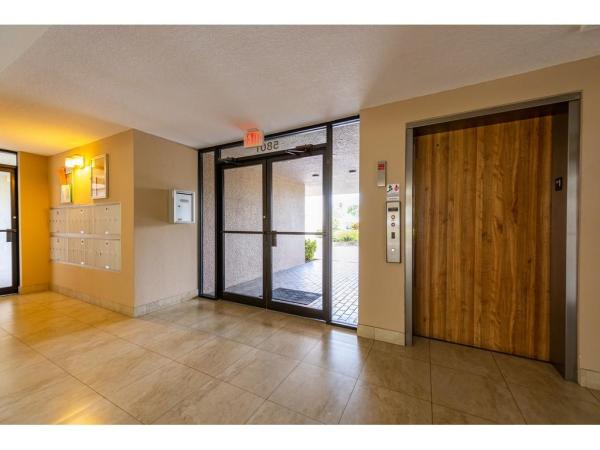 Camino Real Village, 5801 Camino Del Sol #301, Boca Raton, Florida 33433, image 1