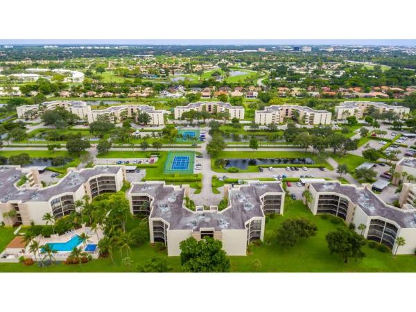 Camino Real Village, 5801 Camino Del Sol #301, Boca Raton, Florida 33433, image 2
