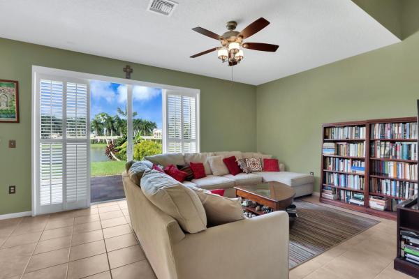 Wyndham, 1206 Oakwater Dr, Royal Palm Beach, Florida 33411, image 2