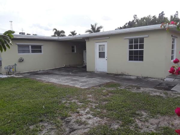 Englewood Manor, 2922 Vassallo Ave, Lake Worth, Florida 33461, image 2