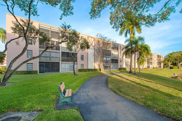 Huntington Lakes 4, 7280 Amberly Ln #302, Delray Beach, Florida 33446, image 1