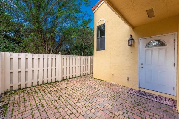 Pineapple Walk, 22380 Pineapple Walk Dr, Boca Raton, Florida 33433, image 2