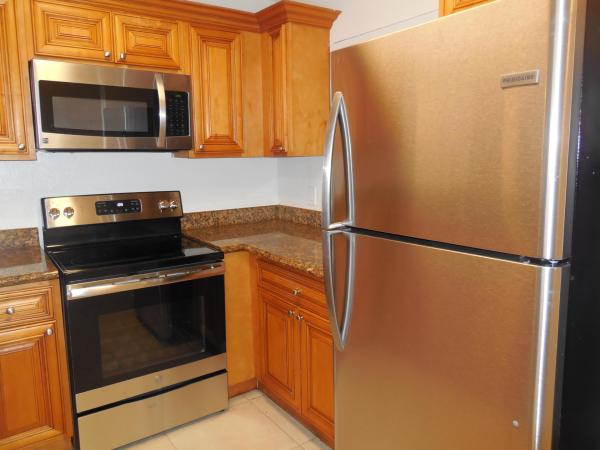 Palm Beach Grande, 1540 Lake Crystal Dr #C, West Palm Beach, Florida 33411, image 1
