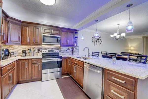 Town Villas At Moon Lake, 9005 Flynn Cir #7, Boca Raton, Florida 33496, image 1