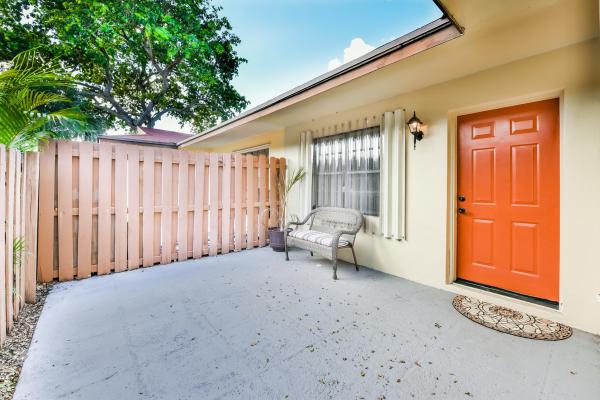 Westchester Townhouses, 4326 Woodstock Dr #D, West Palm Beach, Florida 33409, image 2