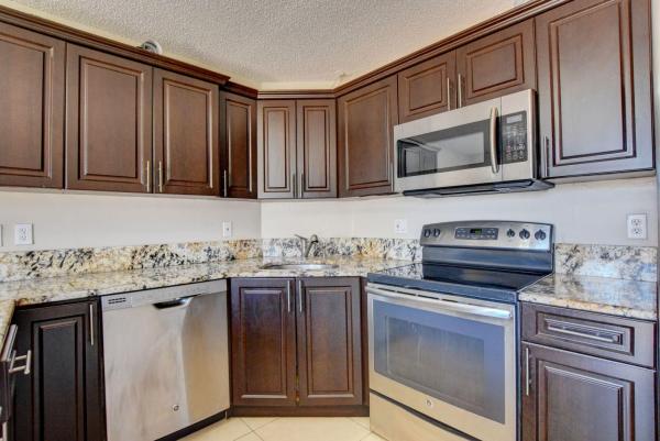 The Towns Of Lakeside Green, 4467 Willow Pond Rd #C, West Palm Beach, Florida 33417, image 2