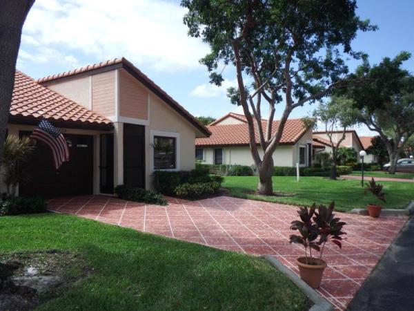 Huntington Pointe, 6214 Pointe Regal Cir, Delray Beach, Florida 33484, image 2