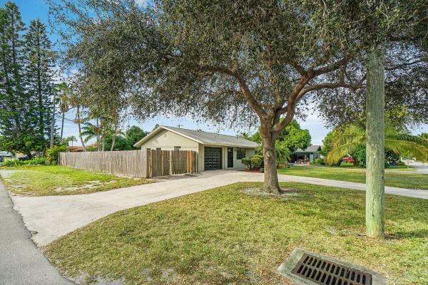 Floral Park Lantana, 6929 Massachusetts Dr, Lake Worth, Florida 33462, image 1