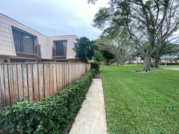 Village Of Sandalwood Lakes South, 5738 57th Way, West Palm Beach, Florida 33409, image 2
