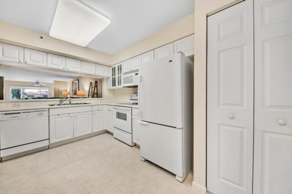 Coral Cove At Coral Lakes, 12540 Majesty Cir #403, Boynton Beach, Florida 33437, image 2