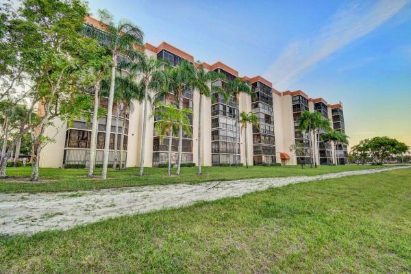 Huntington Towers, 7360 S Oriole Blvd #706, Delray Beach, Florida 33446, image 2