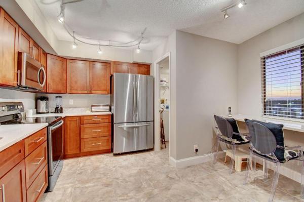 Huntington Towers, 7360 S Oriole Blvd #706, Delray Beach, Florida 33446, image 3