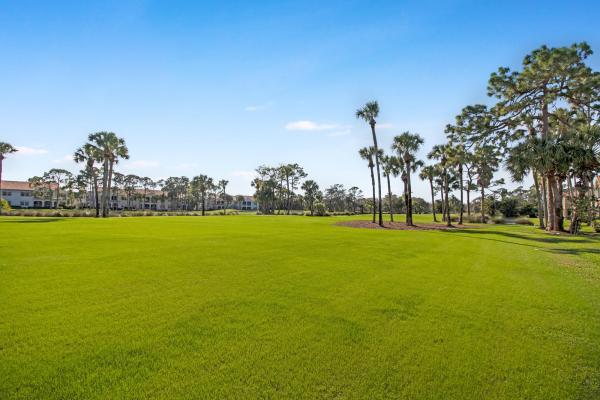 Legends, 239 Legendary Cir, Palm Beach Gardens, Florida 33418, image 2