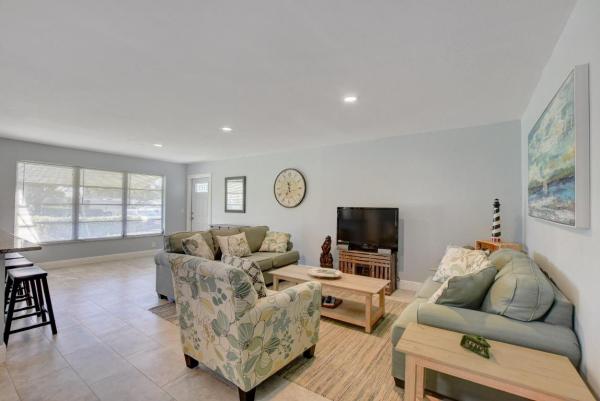 Pointe Overlook, 1083 N Oakridge Cir, Lake Worth, Florida 33462, image 1