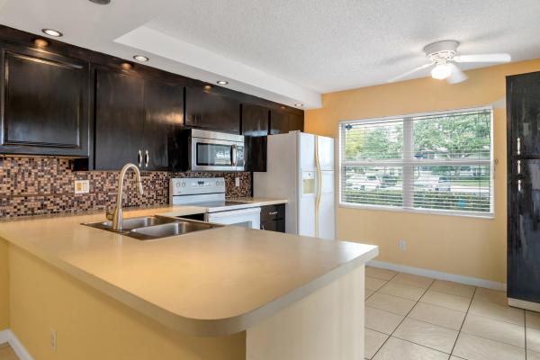Stamford At The Villages Of Palm Beach Lakes, 3122 Kingston Ct, West Palm Beach, Florida 33409, image 1