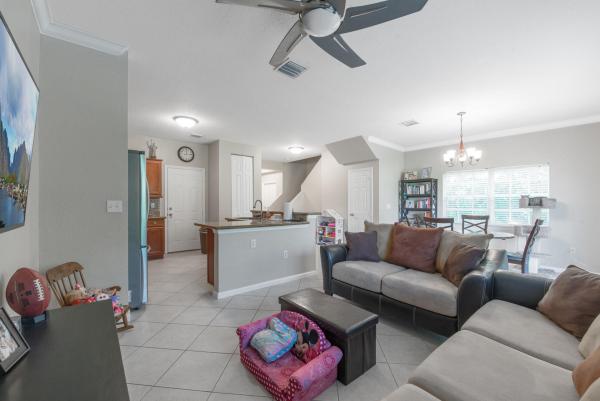 Emerald Lake Townhomes, 4379 Emerald Vis, Lake Worth, Florida 33461, image 2