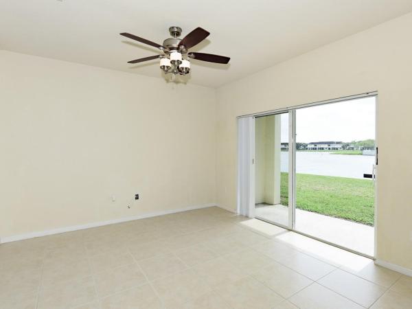 Emerald Lake Townhomes, 4348 Emerald Vis, Lake Worth, Florida 33461, image 2