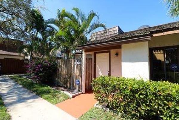 Lake Colony, 4143 Palm Bay Cir #C, West Palm Beach, Florida 33406, image 2